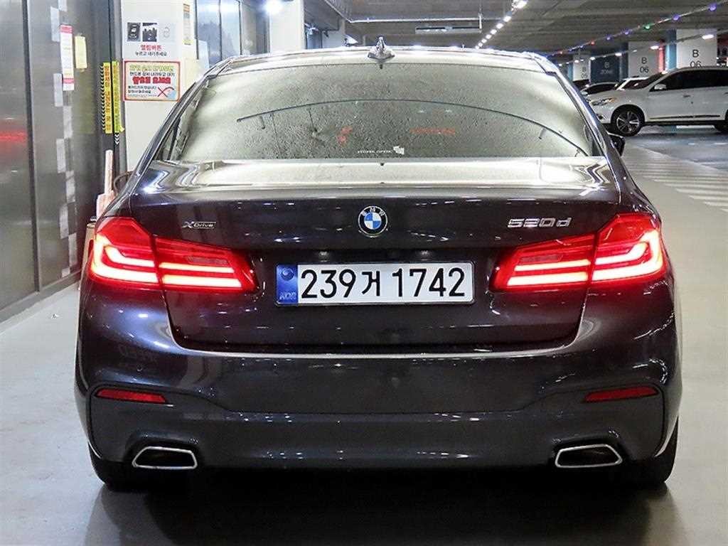 BMW 5시리즈 5시리즈 (G30) 520d xDrive M 스포츠 플러스 이미지 5