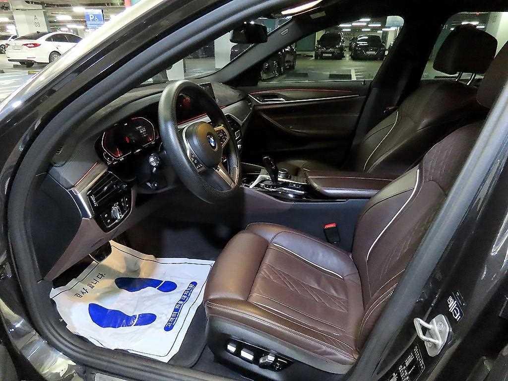 BMW 5시리즈 5시리즈 (G30) 520d xDrive M 스포츠 플러스 이미지 6