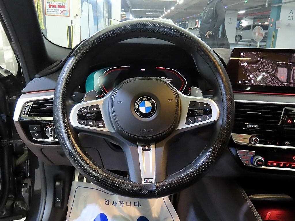 BMW 5시리즈 5시리즈 (G30) 520d xDrive M 스포츠 플러스 이미지 8