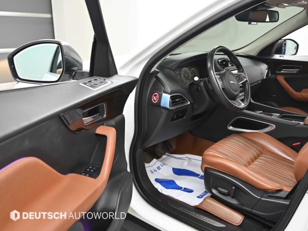 재규어 F-PACE 20d 포트폴리오 이미지 11