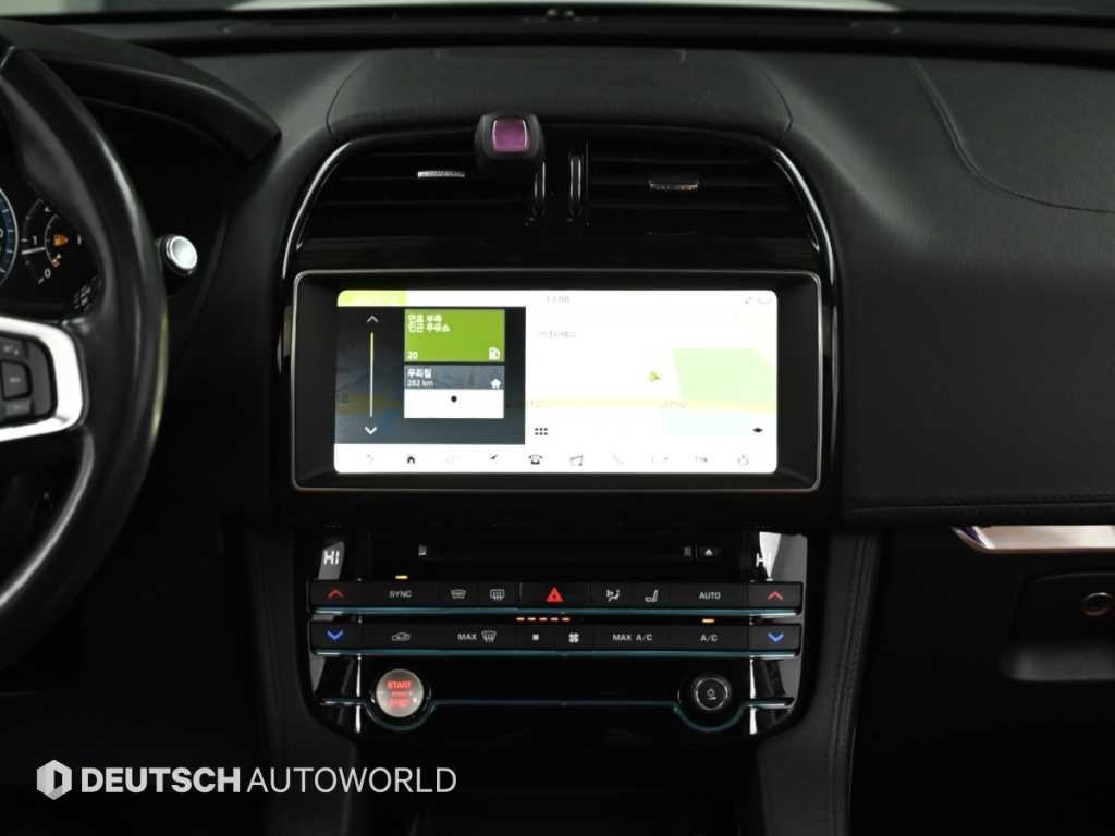 재규어 F-PACE 20d 포트폴리오 이미지 14