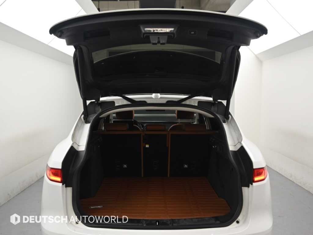 재규어 F-PACE 20d 포트폴리오 이미지 19