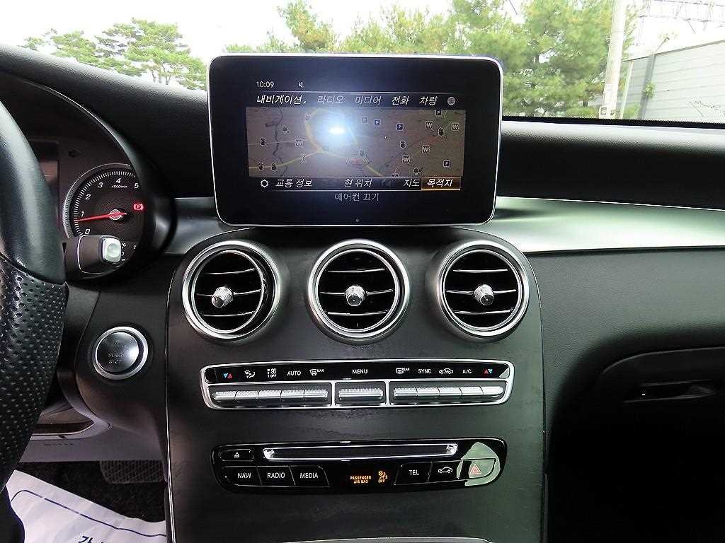 벤츠 GLC 클래스 GLC클래스 X253 GLC 300 4MATIC 쿠페 이미지 13