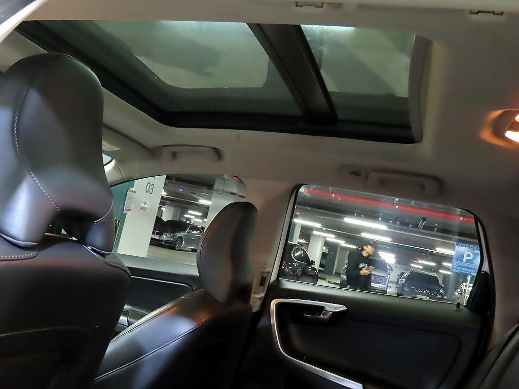 볼보 XC60 D3 이미지 17