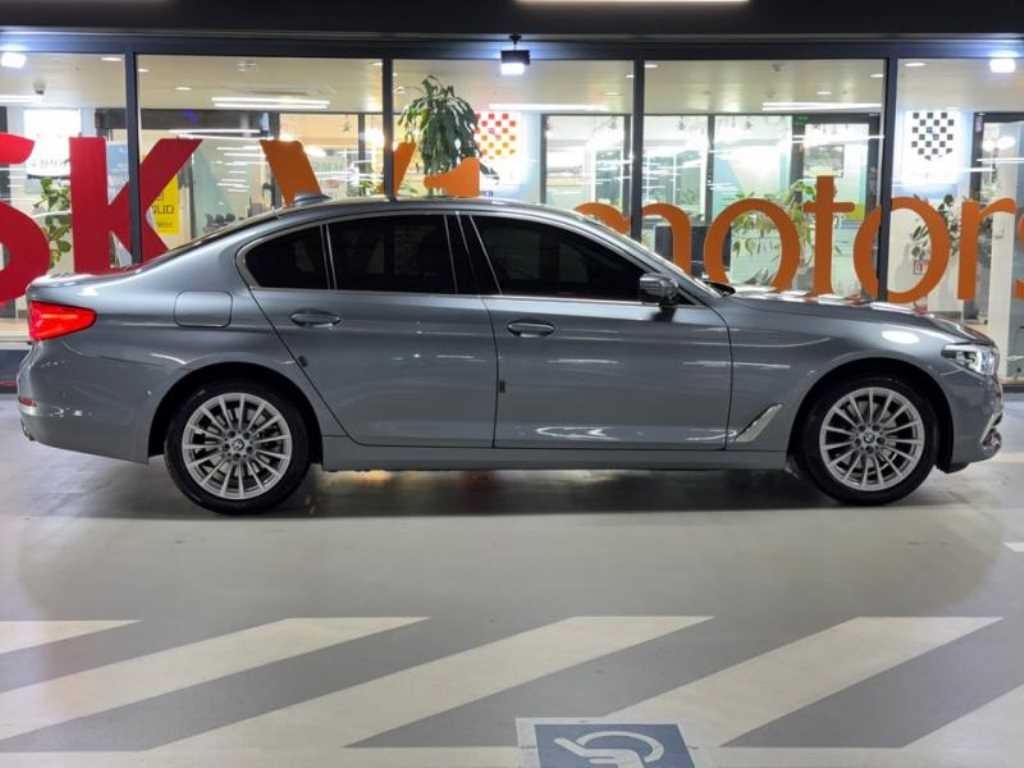 BMW 5시리즈 5시리즈 (G30) 520i 럭셔리 이미지 3