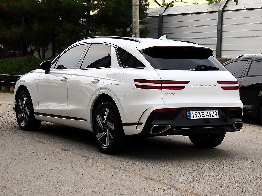 제네시스 GV70 2.5T 가솔린 2WD 스포츠 이미지 3