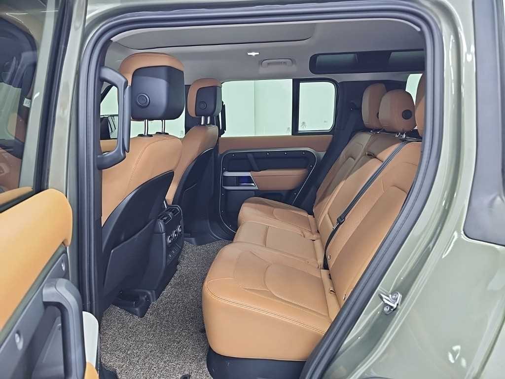랜드로버 디펜더 디펜더 (L663) 110 D300 HSE 이미지 12