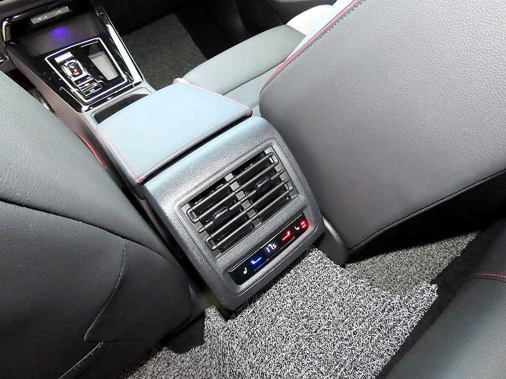 폭스바겐 골프 골프 8세대 2.0 GTI 이미지 16