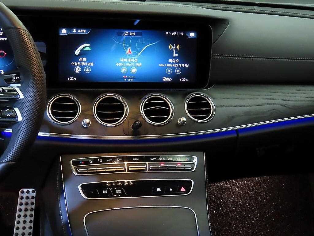 벤츠 E 클래스 E-클래스 W213 E220d 4MATIC AMG라인 이미지 11