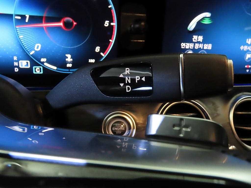 벤츠 E 클래스 E-클래스 W213 E220d 4MATIC AMG라인 이미지 12