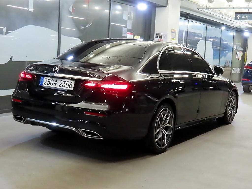 벤츠 E 클래스 E-클래스 W213 E220d 4MATIC AMG라인 이미지 4