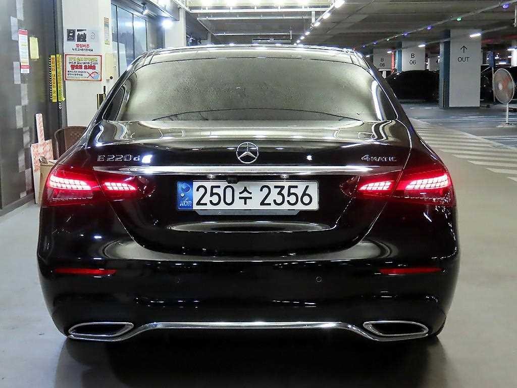 벤츠 E 클래스 E-클래스 W213 E220d 4MATIC AMG라인 이미지 5