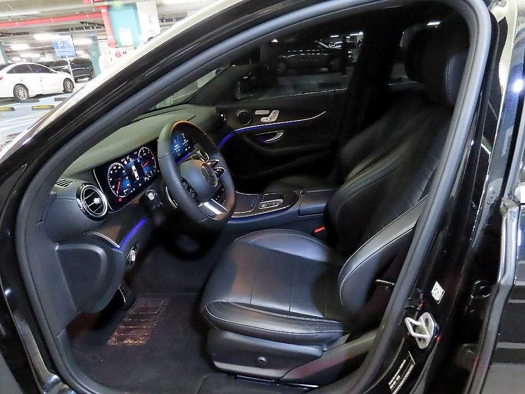 벤츠 E 클래스 E-클래스 W213 E220d 4MATIC AMG라인 이미지 6