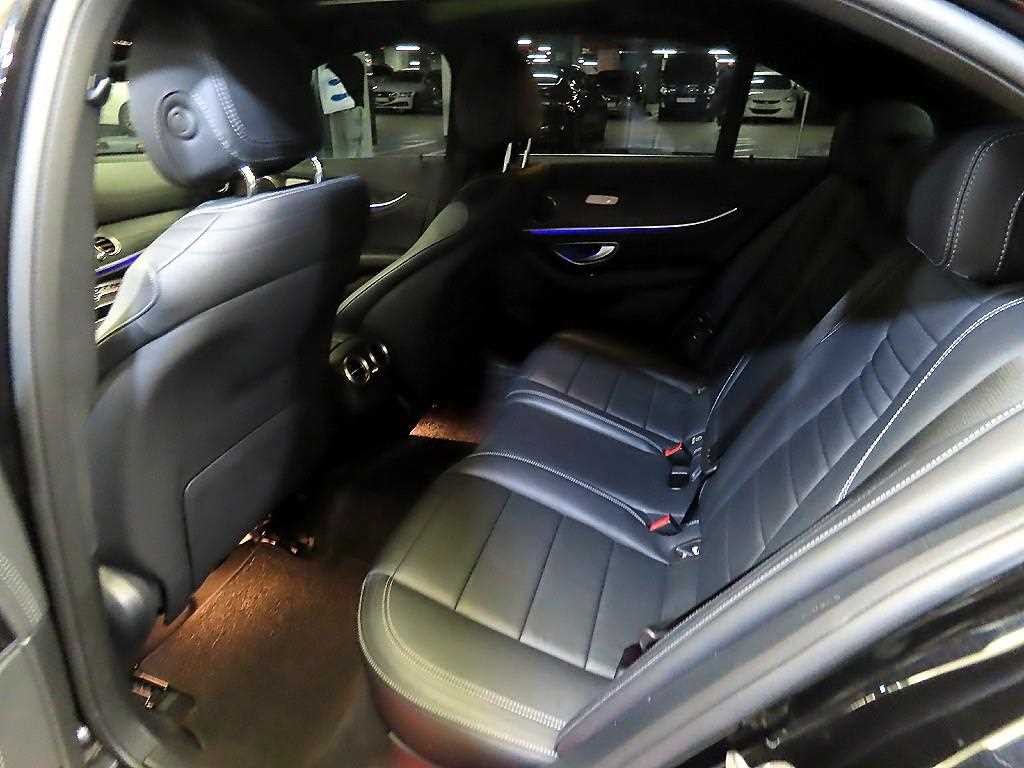 벤츠 E 클래스 E-클래스 W213 E220d 4MATIC AMG라인 이미지 7