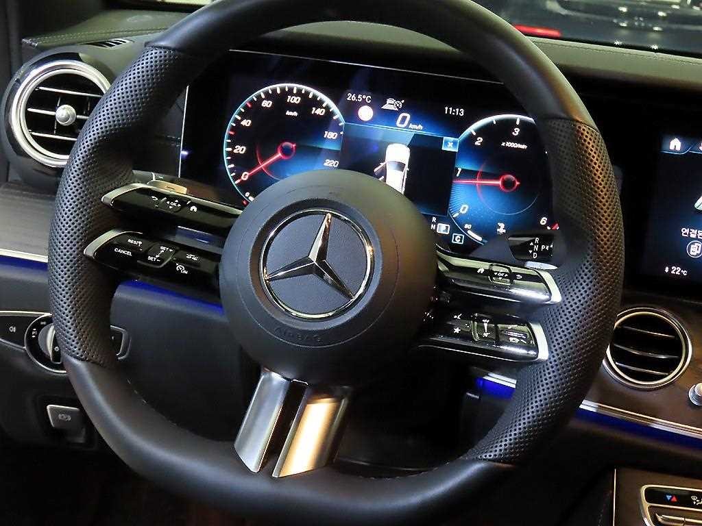 벤츠 E 클래스 E-클래스 W213 E220d 4MATIC AMG라인 이미지 8
