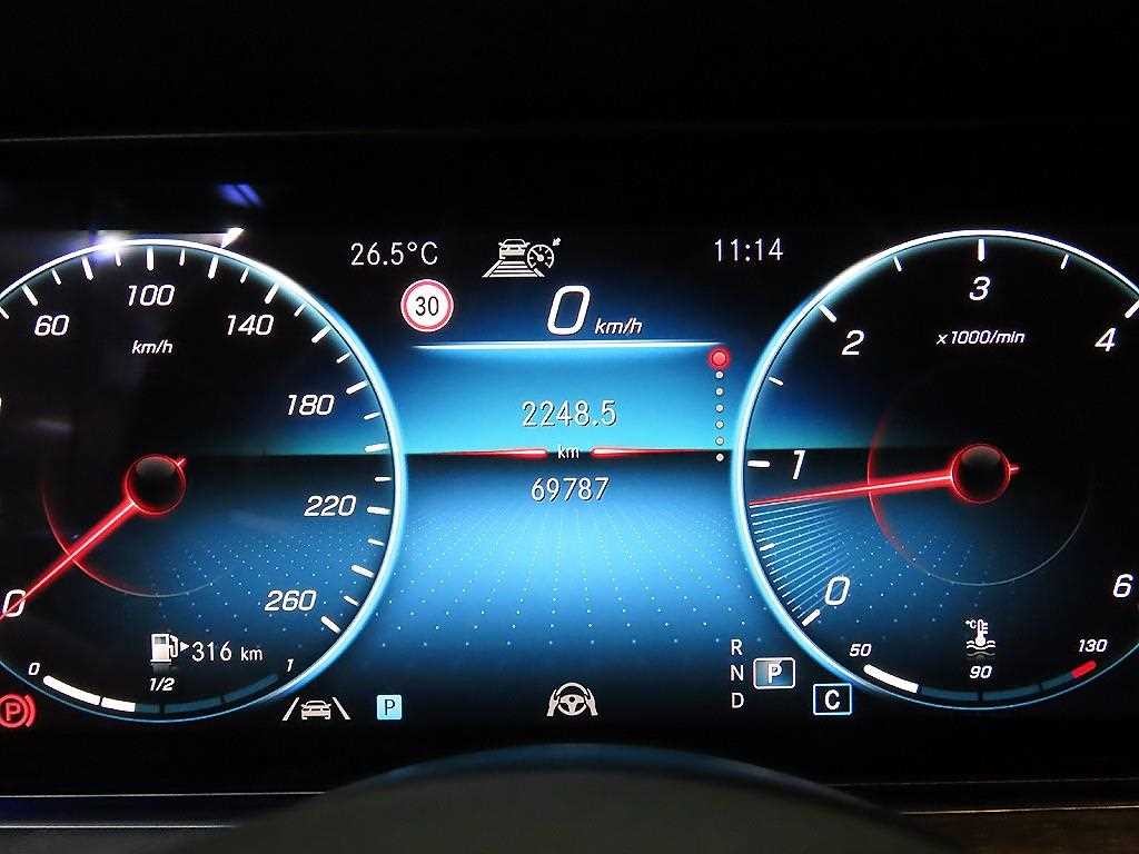 벤츠 E 클래스 E-클래스 W213 E220d 4MATIC AMG라인 이미지 9