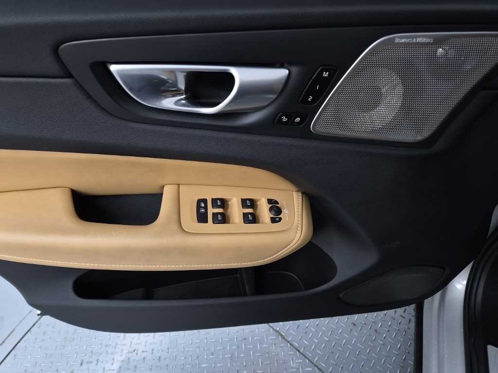 볼보 XC60 XC60(2세대) B5 AWD 얼티메이트 브라이트 이미지 11