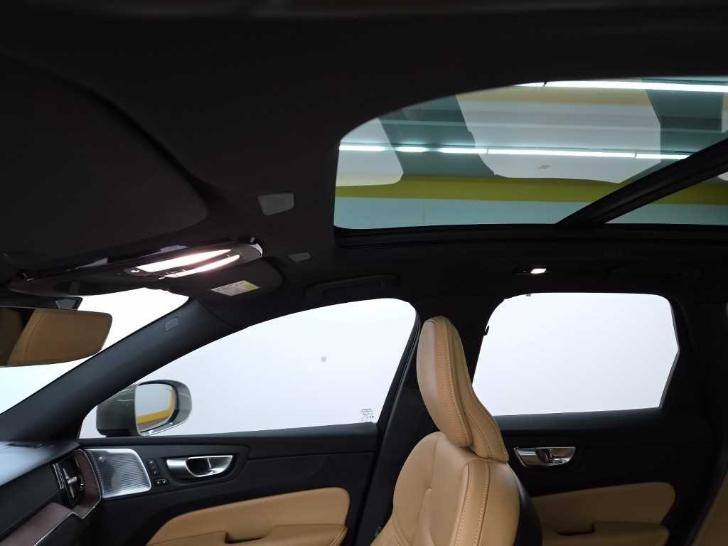 볼보 XC60 XC60(2세대) B5 AWD 얼티메이트 브라이트 이미지 15
