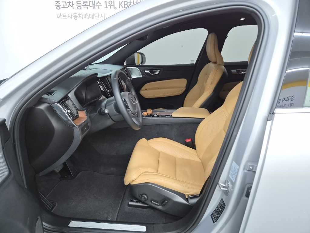 볼보 XC60 XC60(2세대) B5 AWD 얼티메이트 브라이트 이미지 5