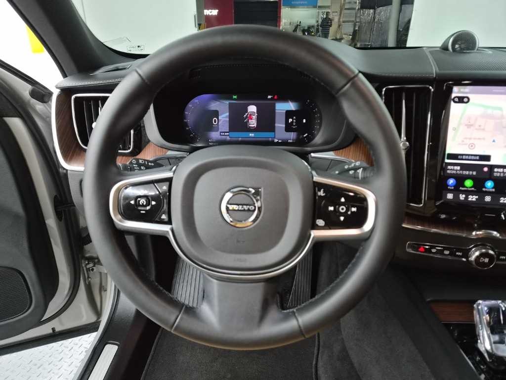볼보 XC60 XC60(2세대) B5 AWD 얼티메이트 브라이트 이미지 9