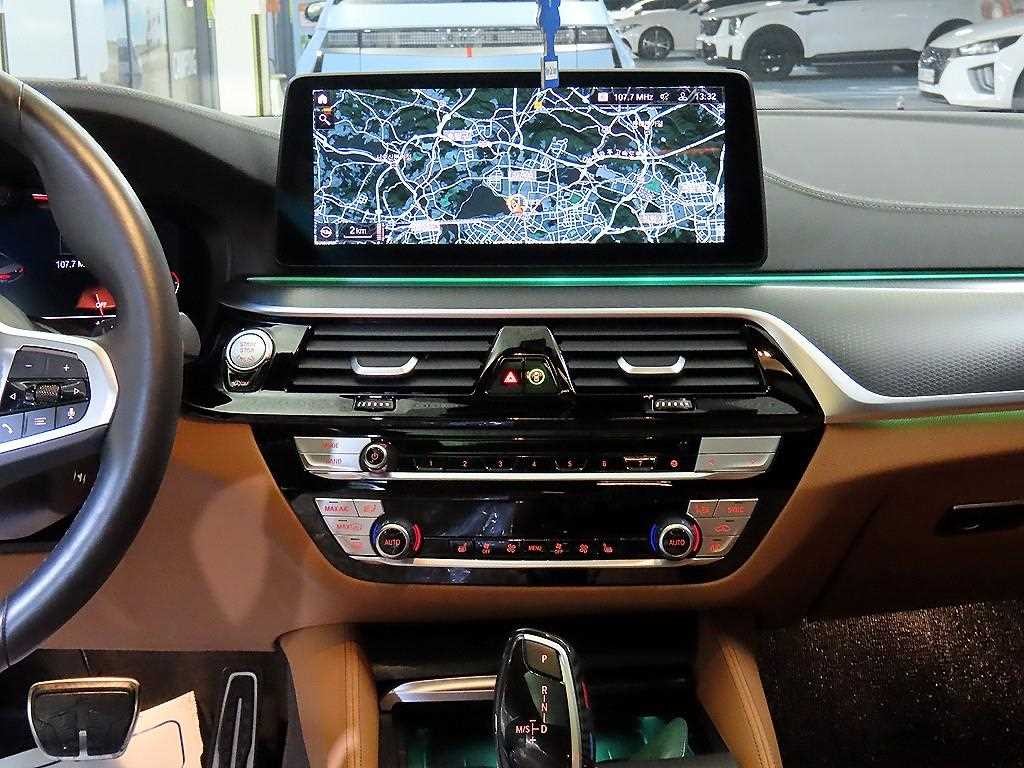 BMW 5시리즈 5시리즈 (G30) 520i M 스포츠 이미지 11