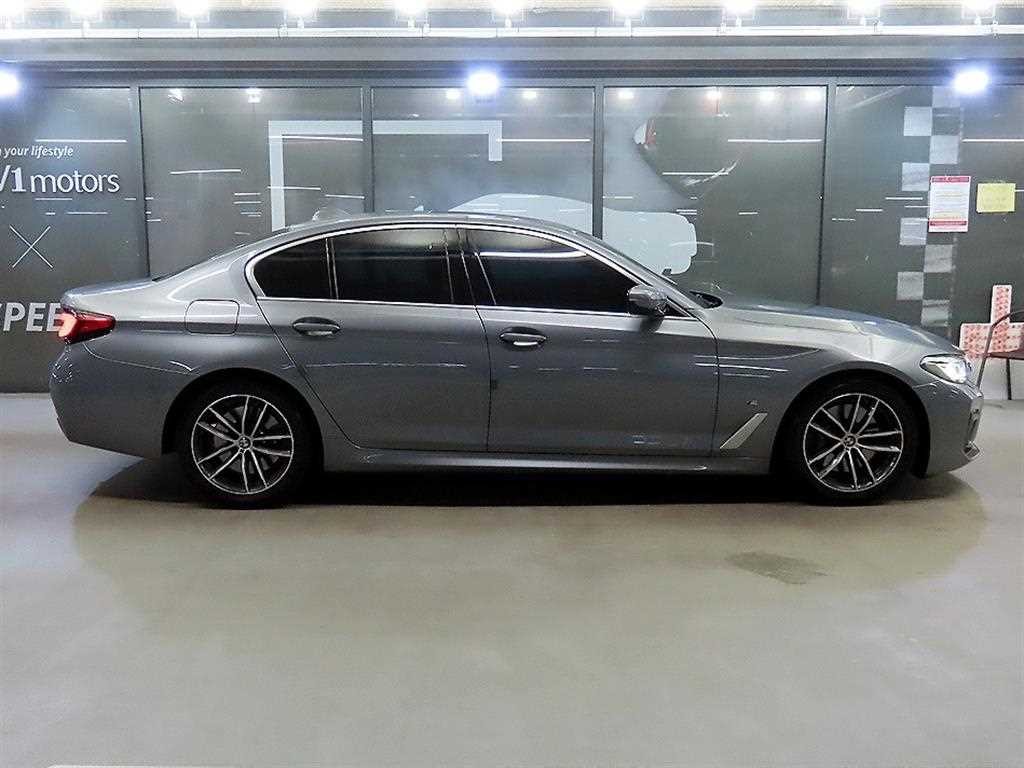 BMW 5시리즈 5시리즈 (G30) 520i M 스포츠 이미지 3
