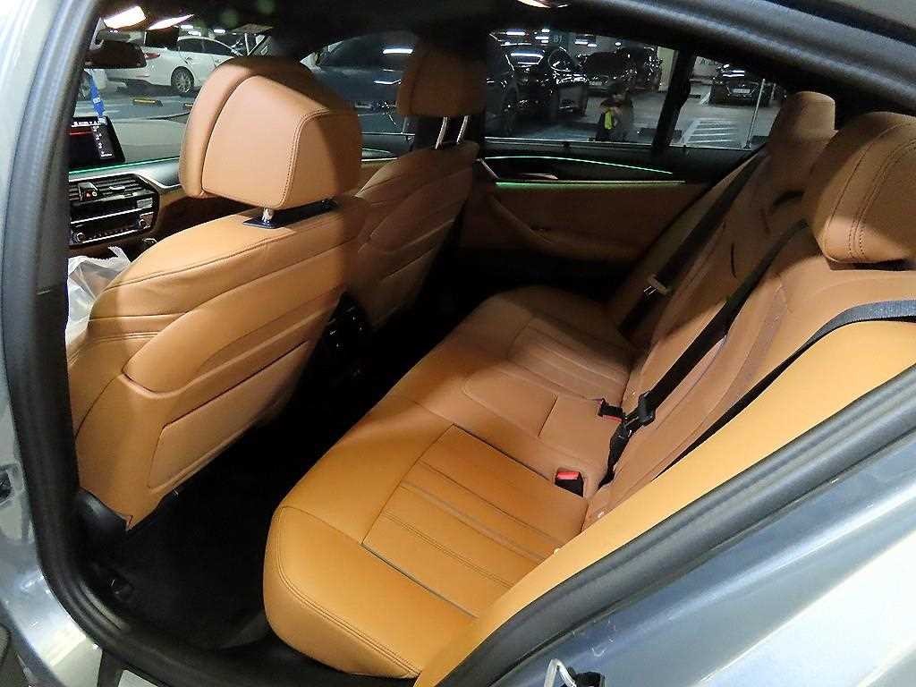 BMW 5시리즈 5시리즈 (G30) 520i M 스포츠 이미지 7