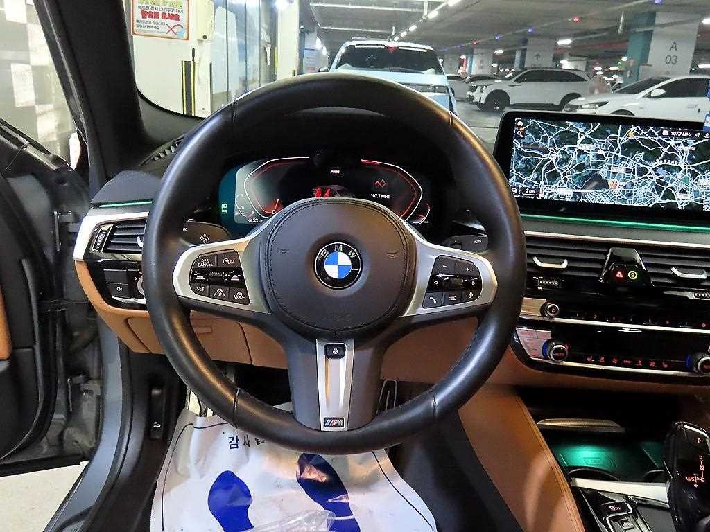 BMW 5시리즈 5시리즈 (G30) 520i M 스포츠 이미지 8