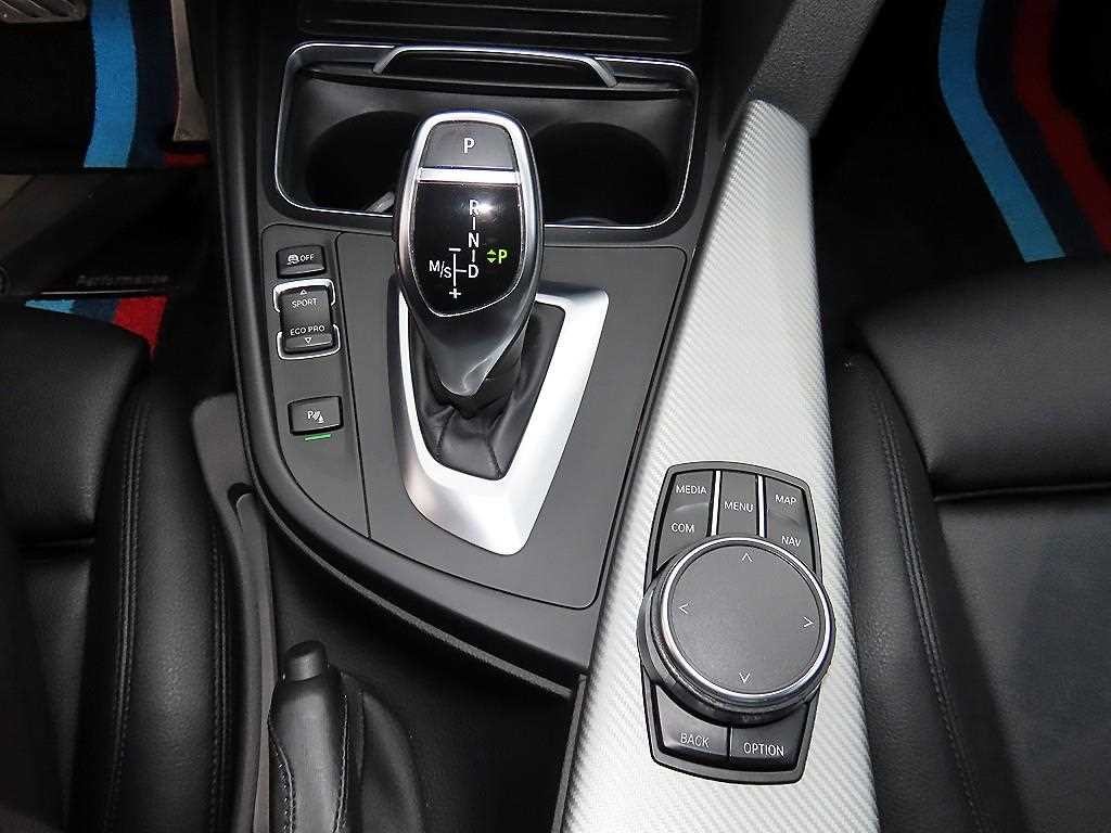 BMW 3시리즈 3시리즈 (F30) 320d M 스포츠 쉐도우 이미지 11