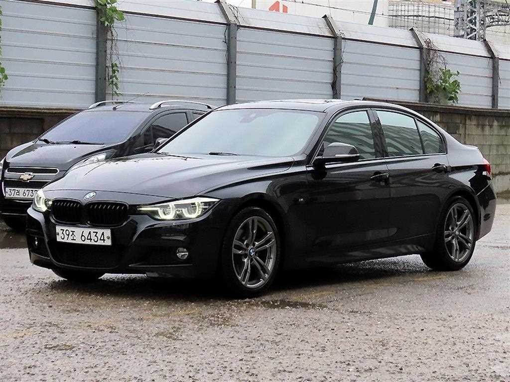 BMW 3시리즈 3시리즈 (F30) 320d M 스포츠 쉐도우 이미지 2