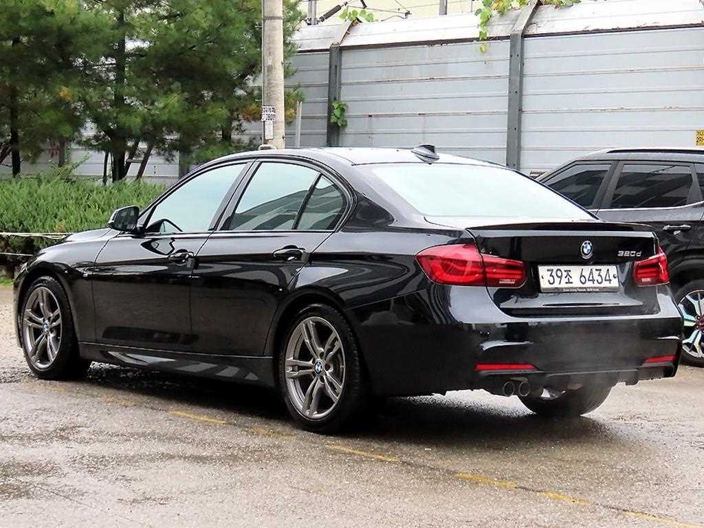 BMW 3시리즈 3시리즈 (F30) 320d M 스포츠 쉐도우 이미지 3