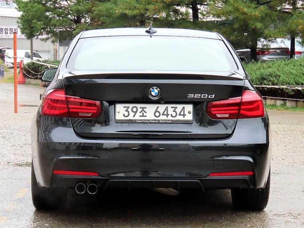 BMW 3시리즈 3시리즈 (F30) 320d M 스포츠 쉐도우 이미지 4