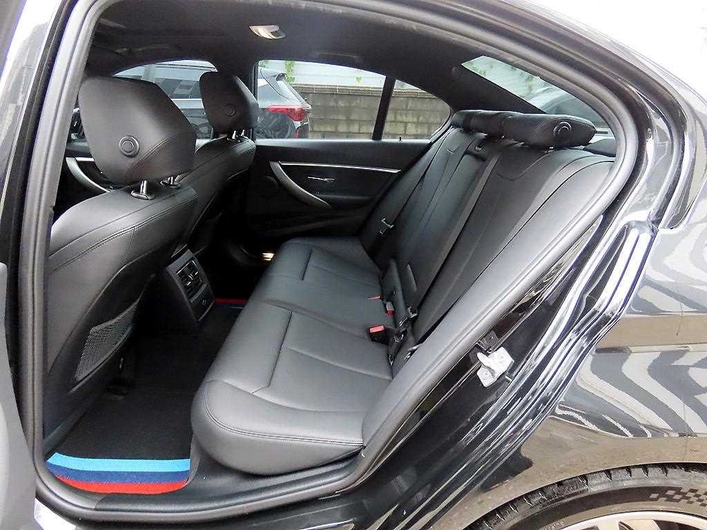 BMW 3시리즈 3시리즈 (F30) 320d M 스포츠 쉐도우 이미지 6
