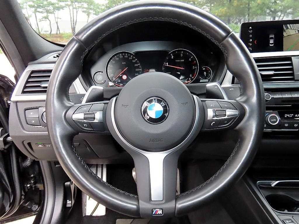 BMW 3시리즈 3시리즈 (F30) 320d M 스포츠 쉐도우 이미지 8