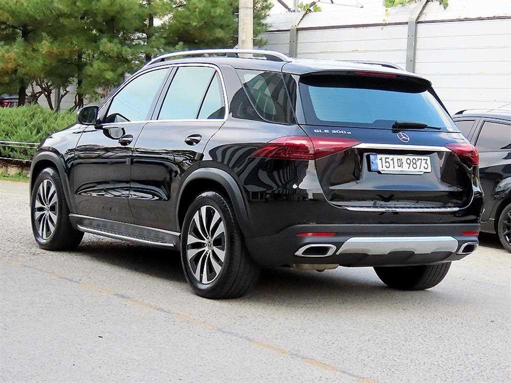 벤츠 GLE 클래스 GLE 클래스 W167 GLE 300d 4MATIC 이미지 3