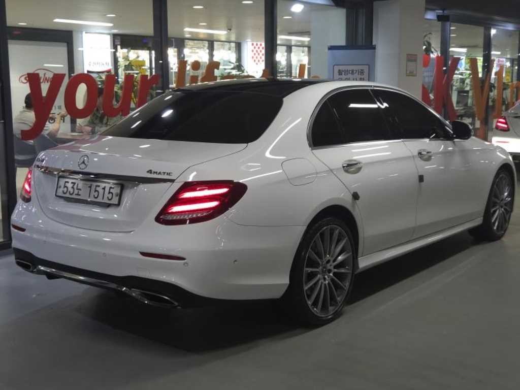 벤츠 E 클래스 E-클래스 W213 E350 4MATIC AMG LINE 이미지 4