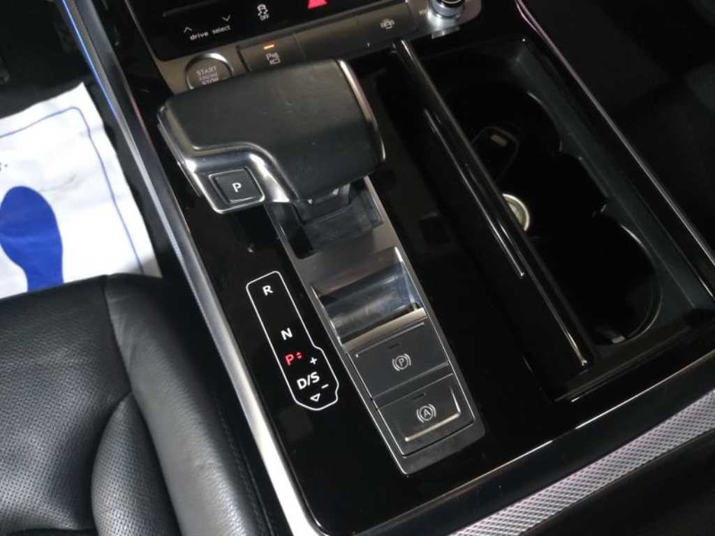 아우디 Q8 45 TDI 콰트로 프리미엄 이미지 13