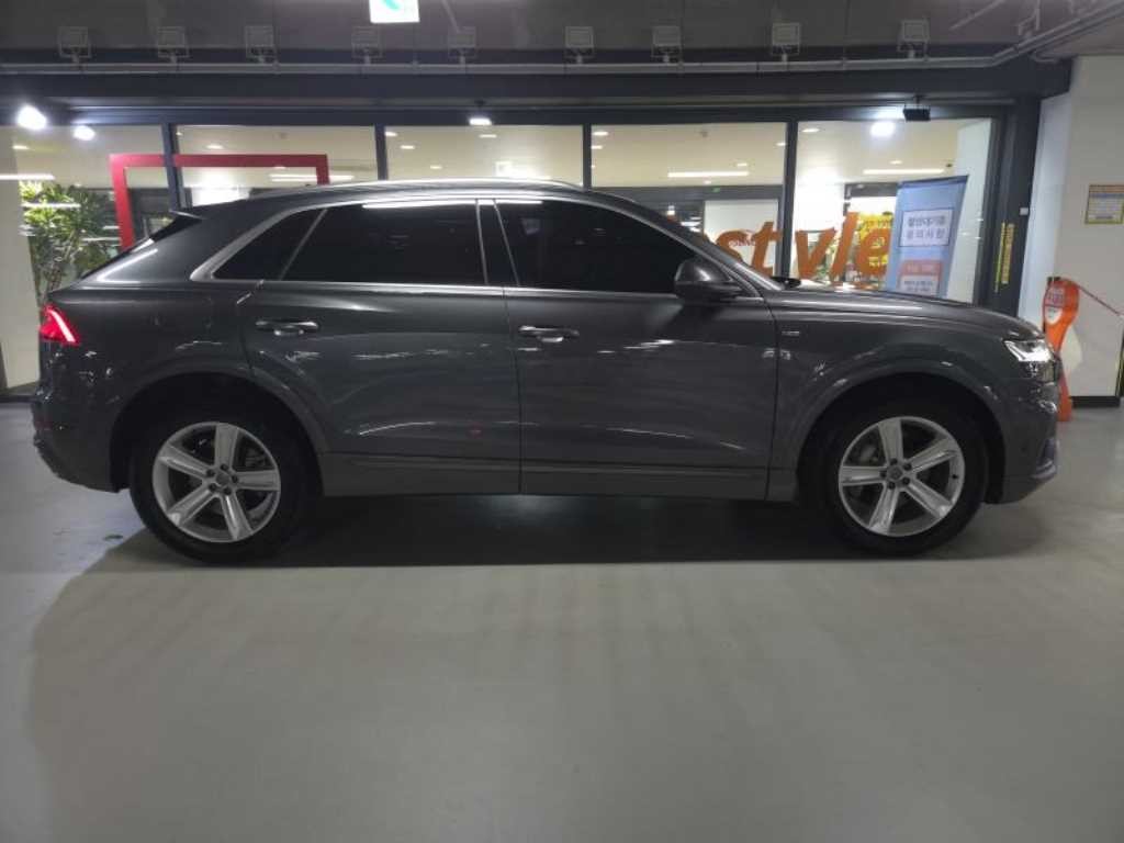 아우디 Q8 45 TDI 콰트로 프리미엄 이미지 3