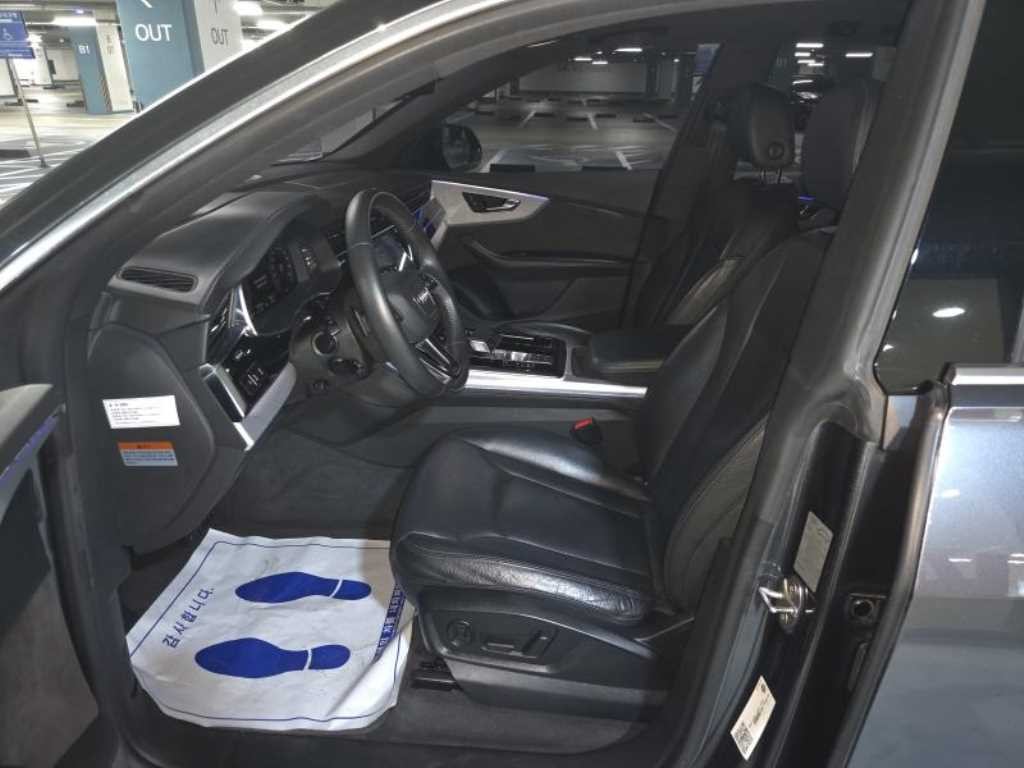 아우디 Q8 45 TDI 콰트로 프리미엄 이미지 6