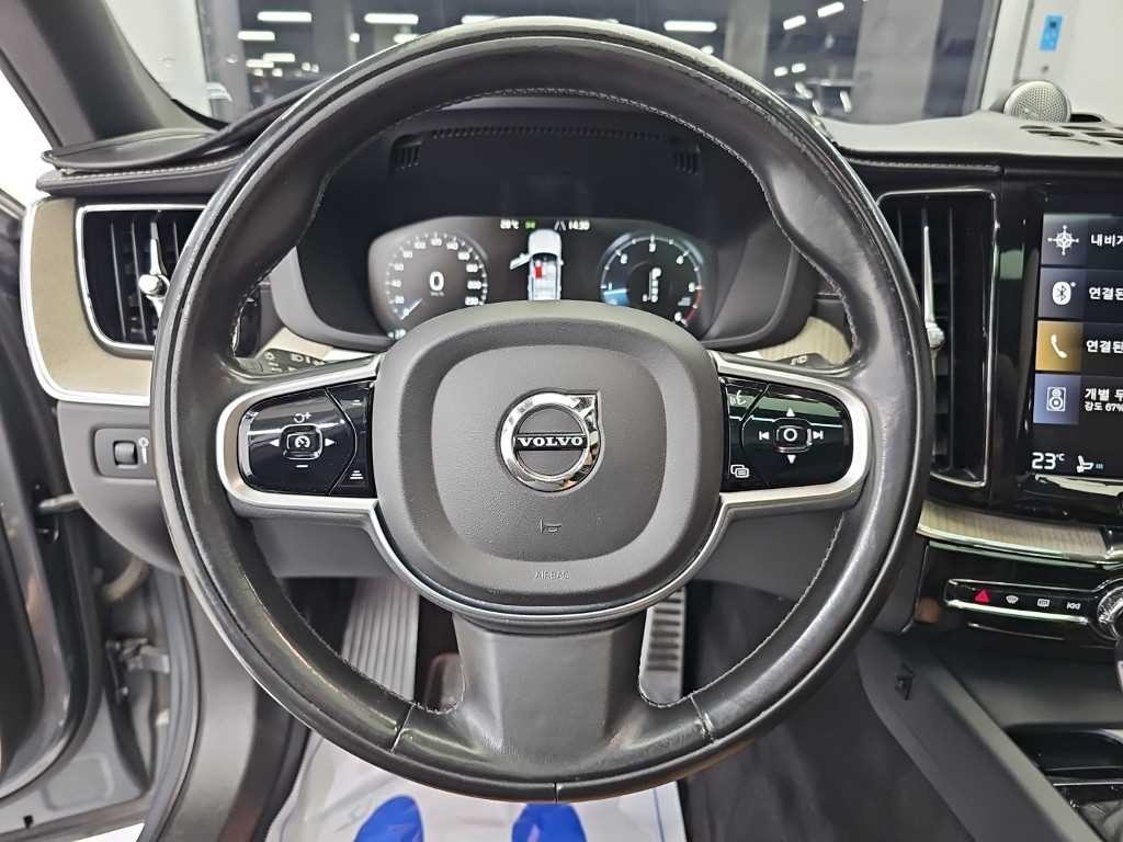 볼보 XC60 XC60(2세대) D5 AWD 인스크립션 이미지 9
