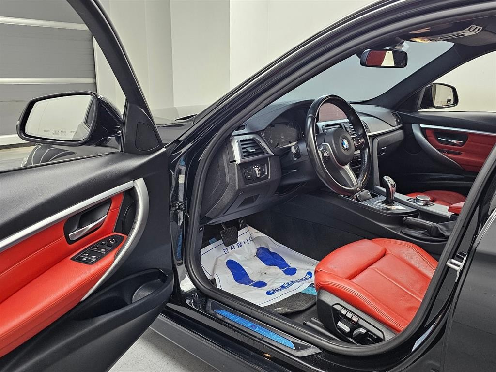 BMW 3시리즈 3시리즈 (F30) 320d 투어링 M 스포츠 쉐도우 이미지 10