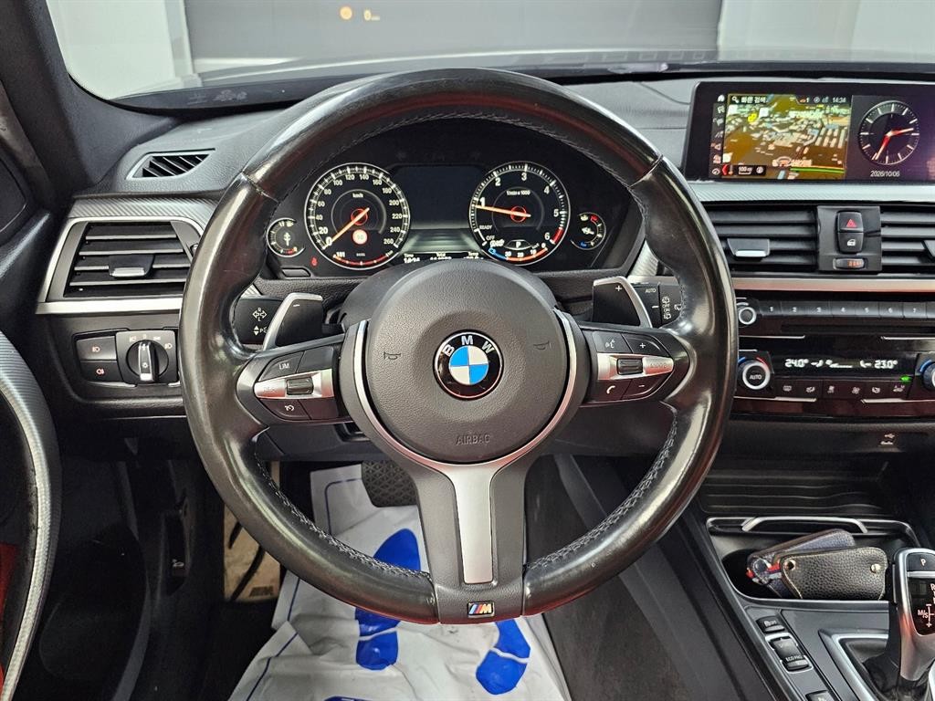 BMW 3시리즈 3시리즈 (F30) 320d 투어링 M 스포츠 쉐도우 이미지 12