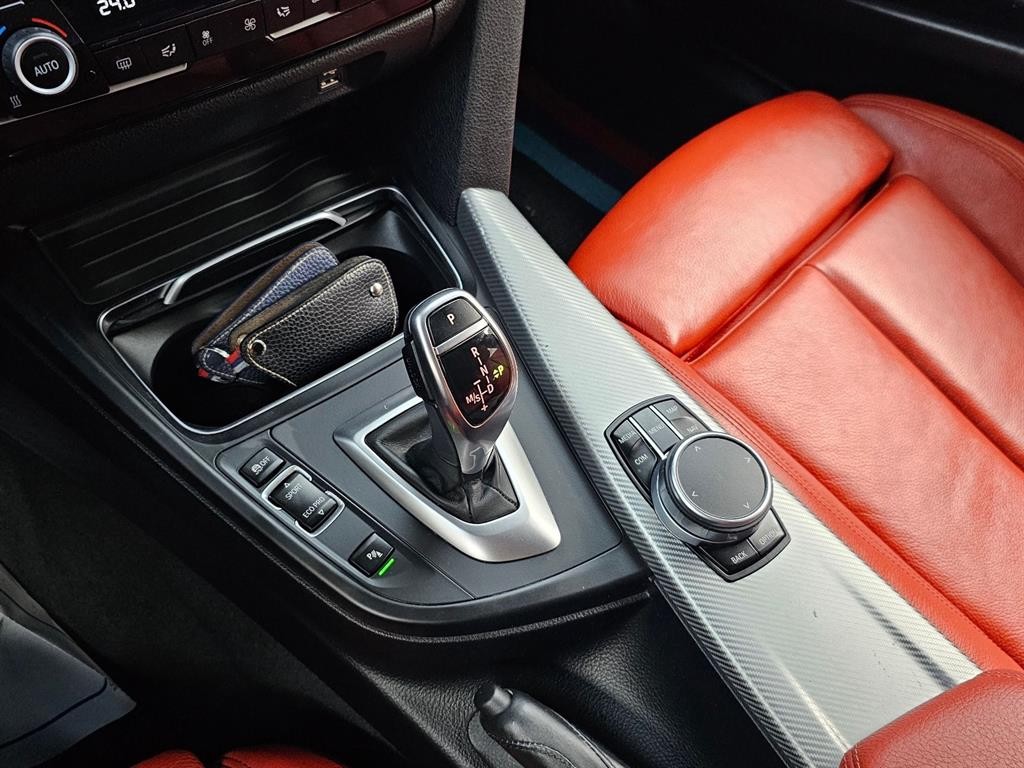 BMW 3시리즈 3시리즈 (F30) 320d 투어링 M 스포츠 쉐도우 이미지 8
