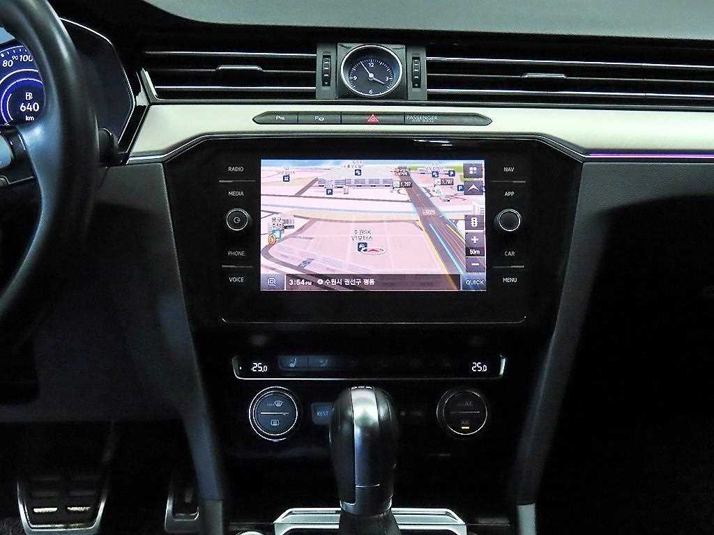 폭스바겐 아테온 2.0 TDI 엘레강스 프레스티지 이미지 11