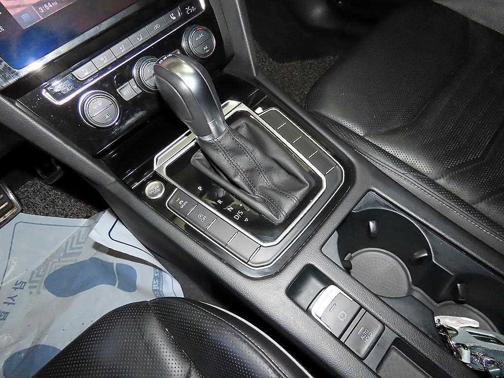 폭스바겐 아테온 2.0 TDI 엘레강스 프레스티지 이미지 12