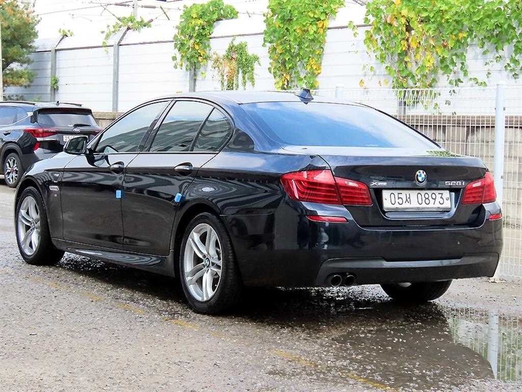 BMW 5시리즈 5시리즈 (F10) 528i xDrive M 에어로 다이나믹 이미지 3