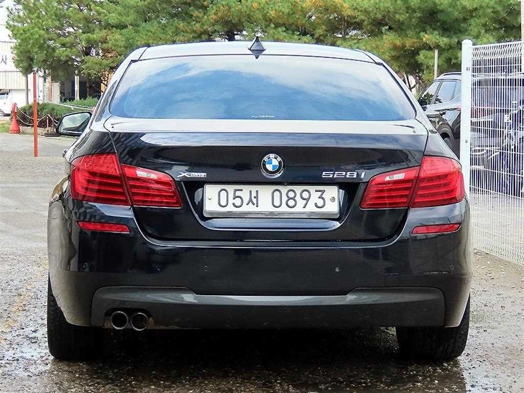 BMW 5시리즈 5시리즈 (F10) 528i xDrive M 에어로 다이나믹 이미지 4