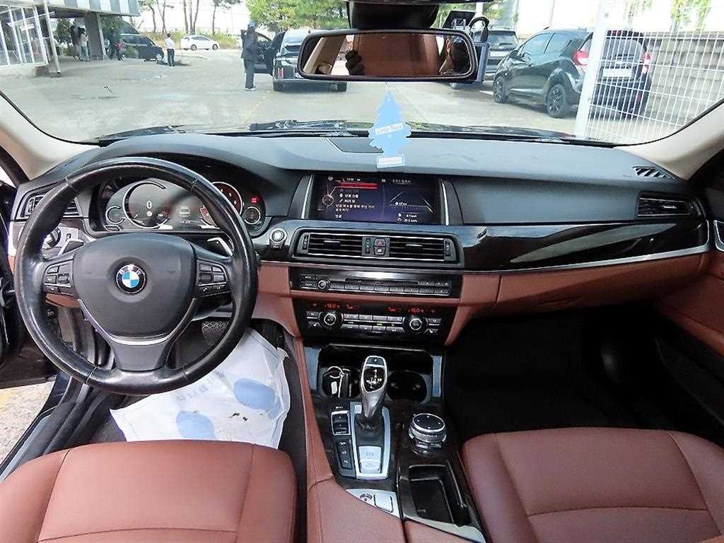 BMW 5시리즈 5시리즈 (F10) 528i xDrive M 에어로 다이나믹 이미지 7