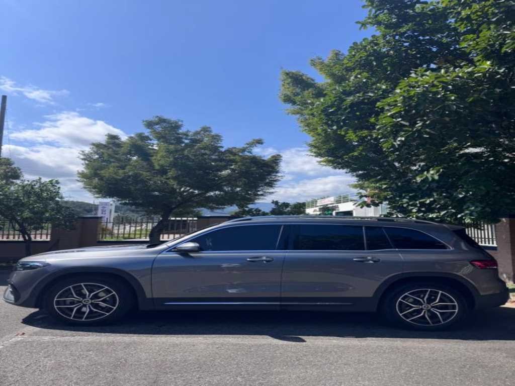 벤츠 EQB EQB (X243) EQB 300 4MATIC AMG 라인 이미지 2