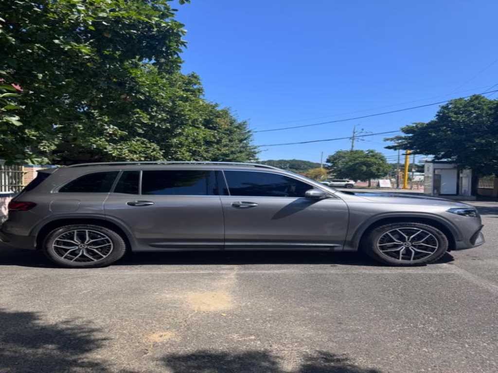 벤츠 EQB EQB (X243) EQB 300 4MATIC AMG 라인 이미지 3